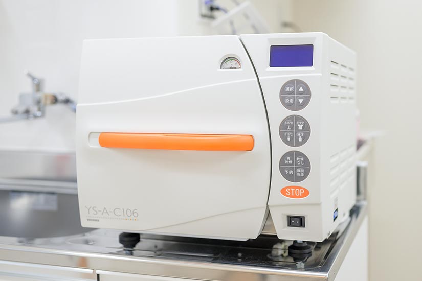 オートクレーブ器具の滅菌を行います
